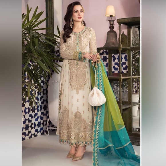 Designer Shalwar Kameez Dupatta Suit - Picture 1 of 1